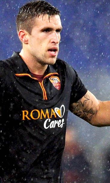Report: Roma midfielder Strootman tops van Gaal's January wishlist